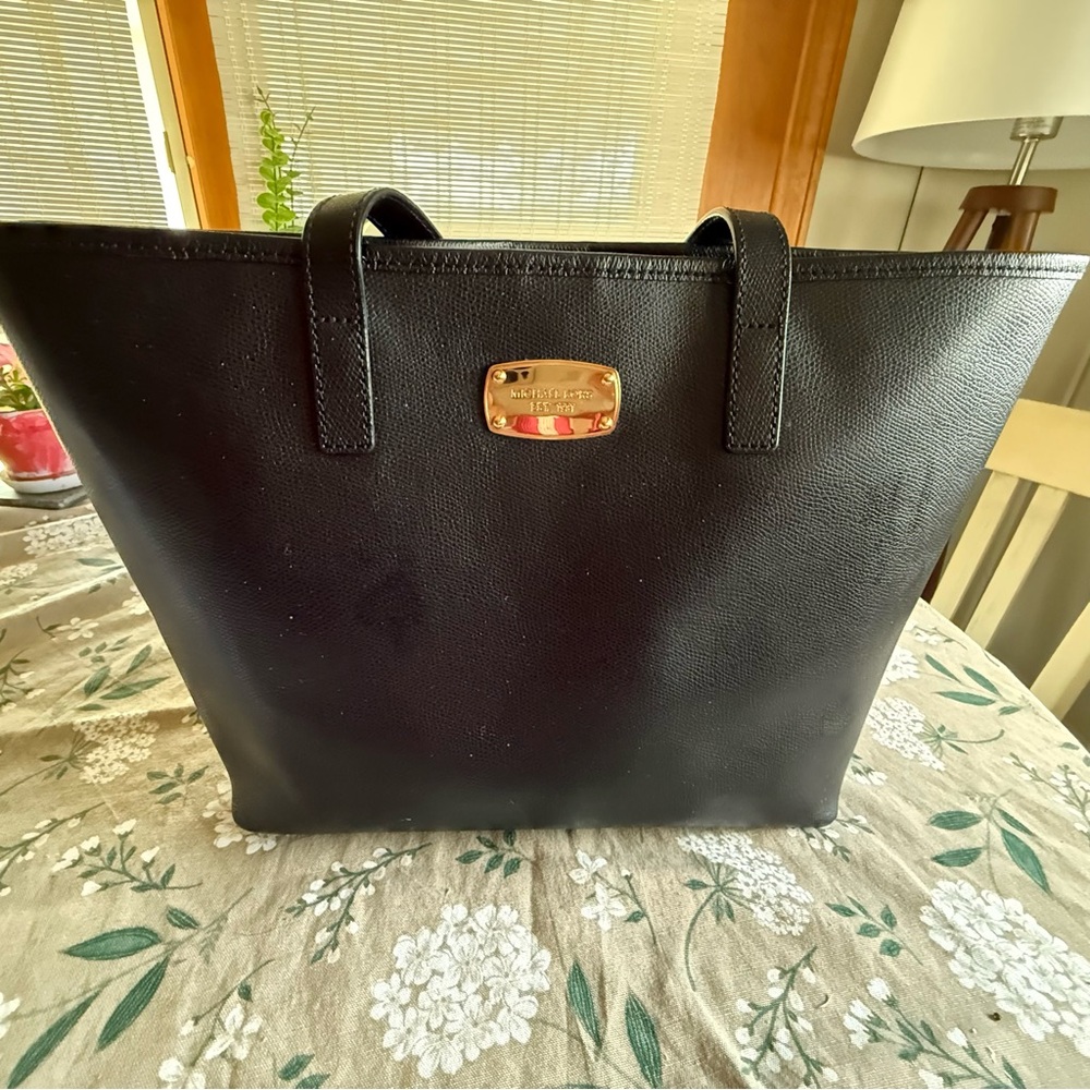 Michael Kors Black Tote Bag with Structured Design